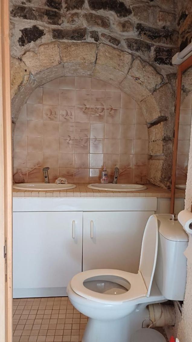 Appartement Chaleureux Dans Une Maison En Pierre Mireval 외부 사진